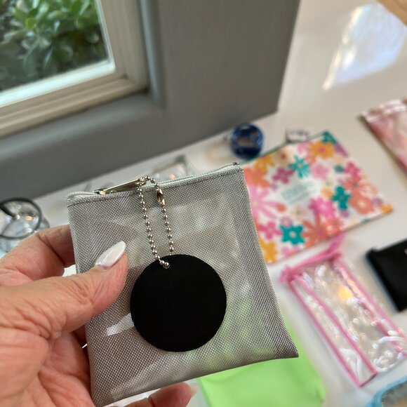 Cosmetic Makeup Bag Bonanza - lot of 22 - Picture 13 of 16